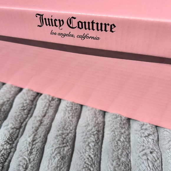 Multiple sizes of NWT Juicy Couture Leopard Print Faux Fur Slides - Picture 8 of 10